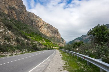 Rusya'nın Kafkasya dağlarında baksan gorge