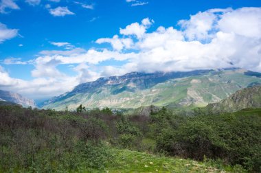 Rusya'nın Kafkasya dağlarında baksan gorge