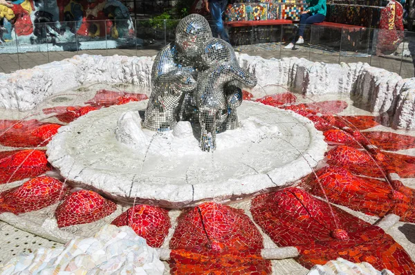 Fontaine mosaïque à Saint-Pétersbourg — Photo