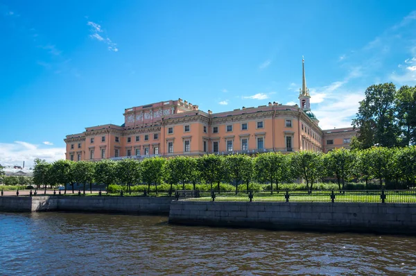 Mikhailovskij-slottet i St Petersburg — Stockfoto