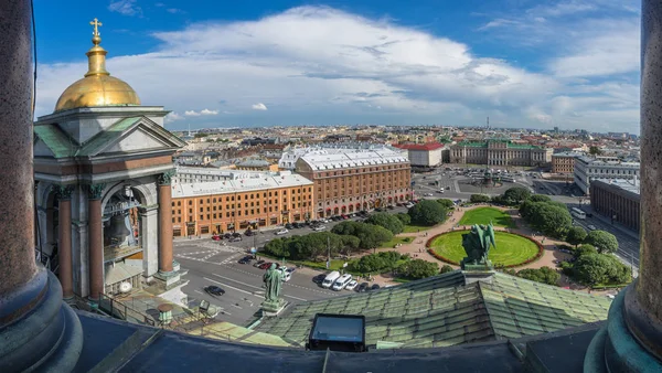 Την πλατεία του Αγίου Ισαάκ στην Αγία Πετρούπολη — Φωτογραφία Αρχείου