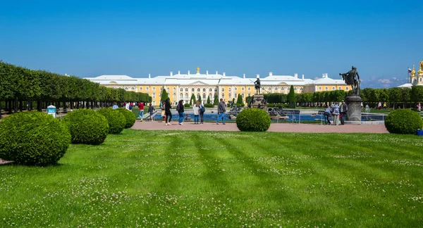Grand peterhof palatset — Stockfoto