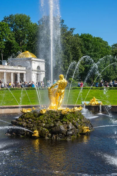 Samson fountain of the Grand Cascade — Stock Photo, Image