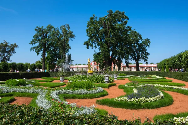 Monplaisir Palace of Peterhof — Stock Photo, Image