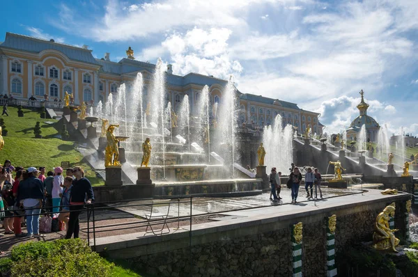 Fountains of the Grand Cascade, Saint-Petersburg — Stock Photo, Image