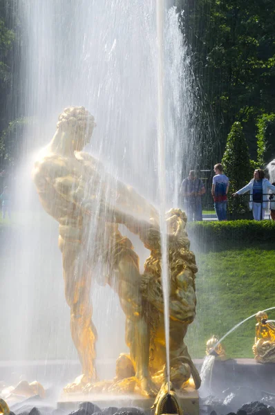 Samson fountain of the Grand Cascade — Stock Photo, Image