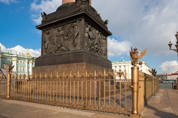 De kolom Alexander in Sint-Petersburg, Rusland — Stockfoto