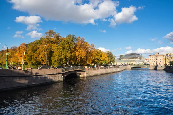 View of the embankment of Moyka river in Saint-Petersburg — Stock Photo, Image