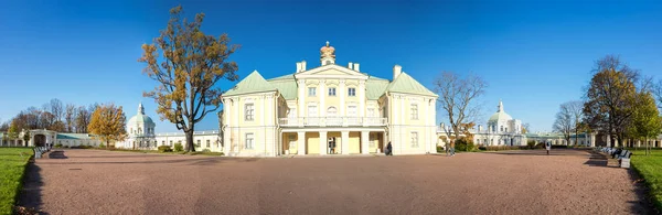 Het Paleis Grand Mensjikov Oranienbaum Sint Petersburg Rusland — Stockfoto