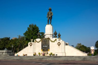 Kral Rama VI Lumpini park, Bangkok, Tayland önünde Anıtı