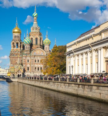 Kurtarıcının Kilisesi Kan Döküyor