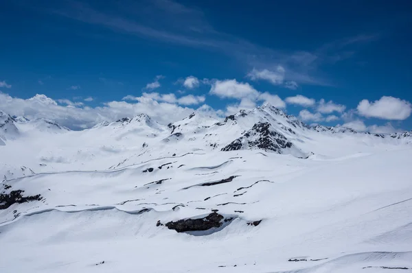Kaukasuksen vuoret Venäjällä — kuvapankkivalokuva