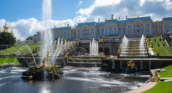 Fuentes de la Gran Cascada, San Petersburgo — Foto de Stock