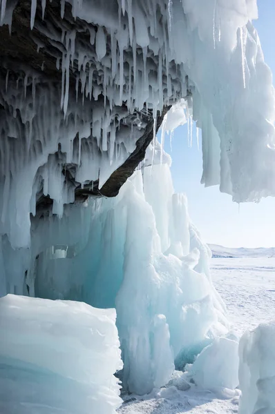 Eiszapfen am Baikalsee — Stockfoto