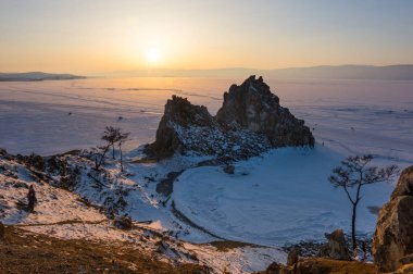 Baykal Gölü'ndeki Olhun Adası'ndaki Burkhan Burnu