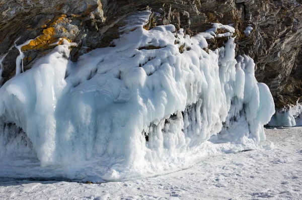 Icicles du lac Baïkal — Photo