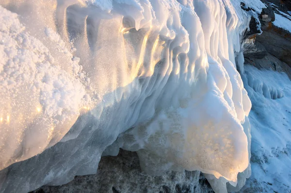 Baykal Gölü, buz sarkıtları — Stok fotoğraf