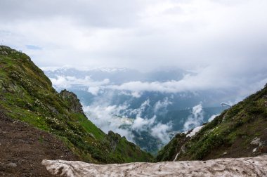 Kafkas Dağları'nın görünümü