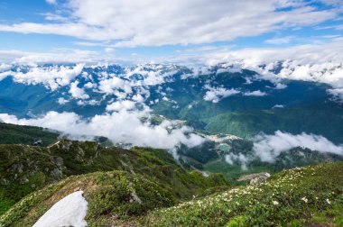 Kafkas Dağları'nın görünümü