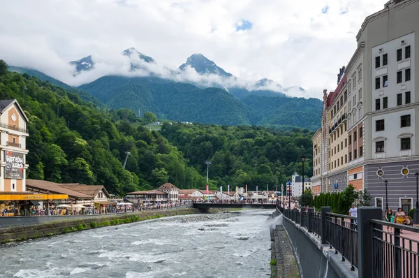 Vista da estância de esqui da montanha Rosa Khutor — Fotografia de Stock