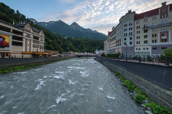 Vista da estância de esqui da montanha Rosa Khutor — Fotografia de Stock