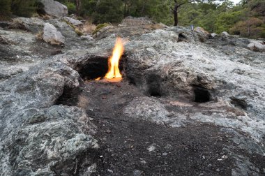 Yeraltından Chimaera Dağı 'nın alevleri, Cirali, Türkiye