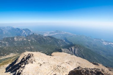 Türkiye 'nin Antalya ilindeki Türk Rivierası' nda yer alan ve Kemer yakınlarındaki bir dağ olan Lycian Olympus olarak da bilinen Tahtali 'nin zirvesinden panoramik manzara