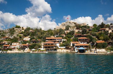 ANTALYA, TURKEY - 23 Ekim 2017: Türkiye 'nin Antalya ilindeki Türk Rivierası' nda Akdeniz kıyısındaki Simena köyünün manzarası