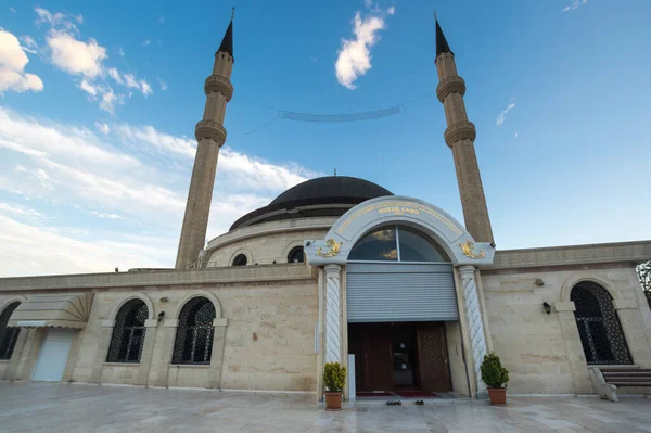 터키의 지중해 연안에 케메르 리조트 안탈리아 지방의 모스크 — 스톡 사진
