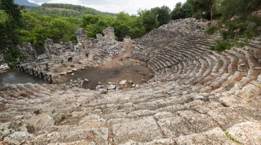 Antik Lycia kıyısındaki Phaselis kalıntıları, antik Yunan ve Roma şehri. Antalya 'nın Kemer ilçesine bağlı Tekirova ilçesinin kalıntıları modern ilçenin kuzeyinde yer almaktadır.