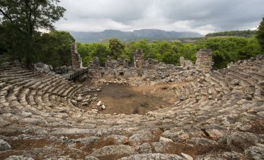 Antik Lycia kıyısındaki Phaselis kalıntıları, antik Yunan ve Roma şehri. Antalya 'nın Kemer ilçesine bağlı Tekirova ilçesinin kalıntıları modern ilçenin kuzeyinde yer almaktadır.