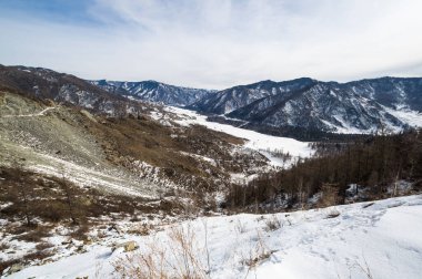 Vadinin panoramik manzarası ve Chike Taman Geçidi 'nden dağlar, Altay, Rusya