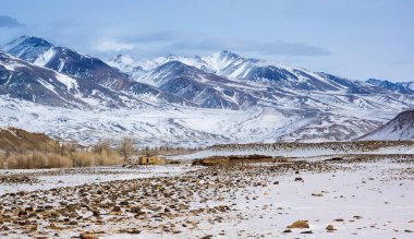 Altay dağlarının kışın manzarası, Sibirya, Rusya