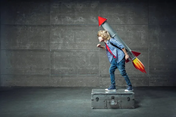 Pojke med raket — Stockfoto
