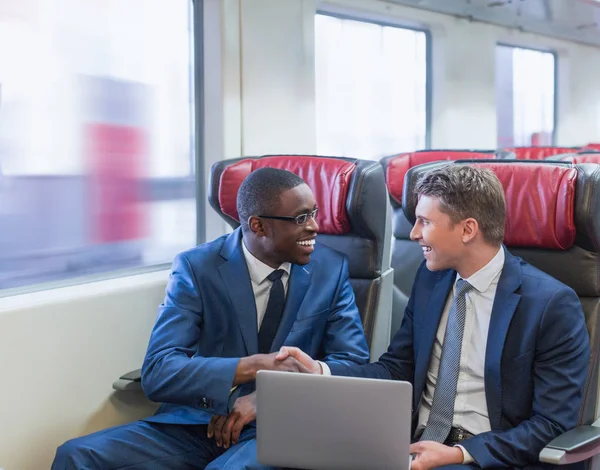 Travailleurs dans un train — Photo