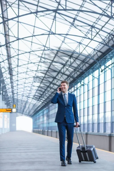 Empresario en la estación — Foto de Stock