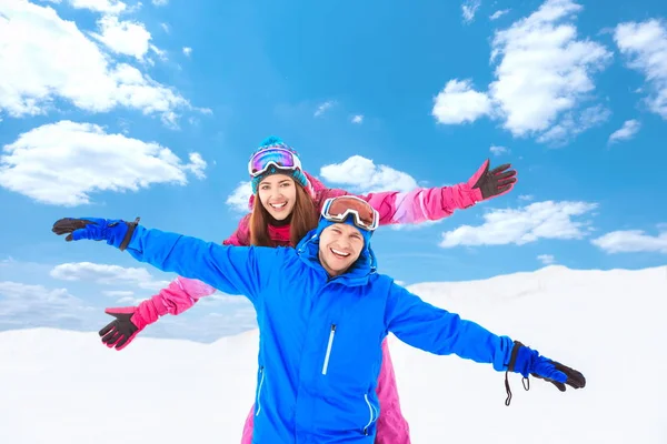 Young couple outdoors — Stock Photo, Image