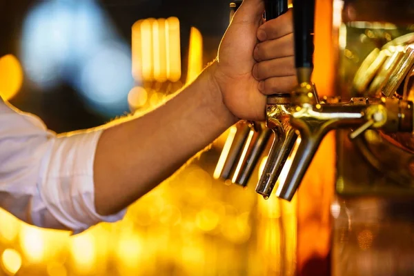 Waiter with beer — Stock Photo, Image