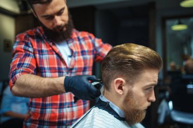 Kuaför Salonu çalışma adam