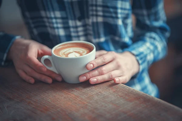 Female hand with a cup — Stock Photo, Image
