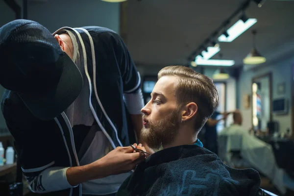 Personas en la peluquería —  Fotos de Stock