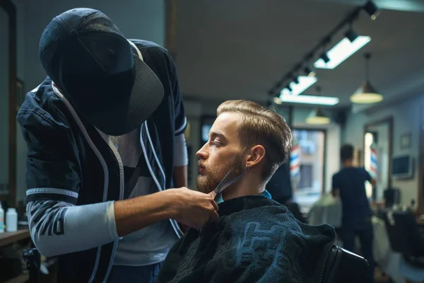 Cliente y peluquero —  Fotos de Stock