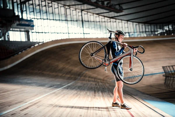 Deportista en velódromo — Foto de Stock