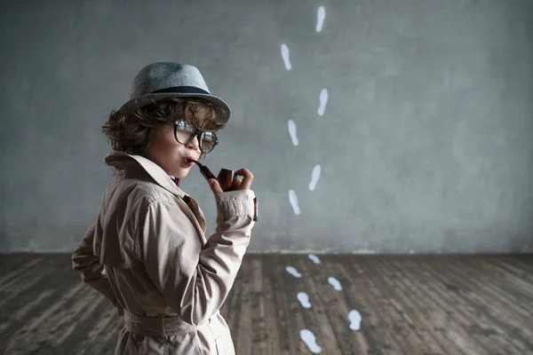 Detective em estúdio — Fotografia de Stock