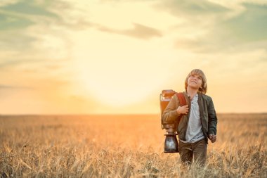 Çocuk açık havada rüya