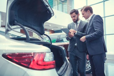 Yöneticisi ve müşteri