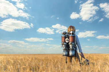 bir alan içindeki çocuk