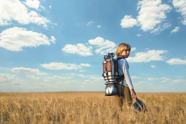 bir alan içindeki çocuk