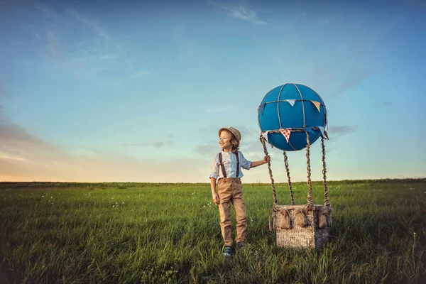 Journey on a balloon — Stock Photo, Image