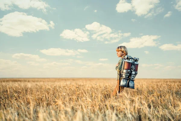 Reisende mit Rucksack — Stockfoto